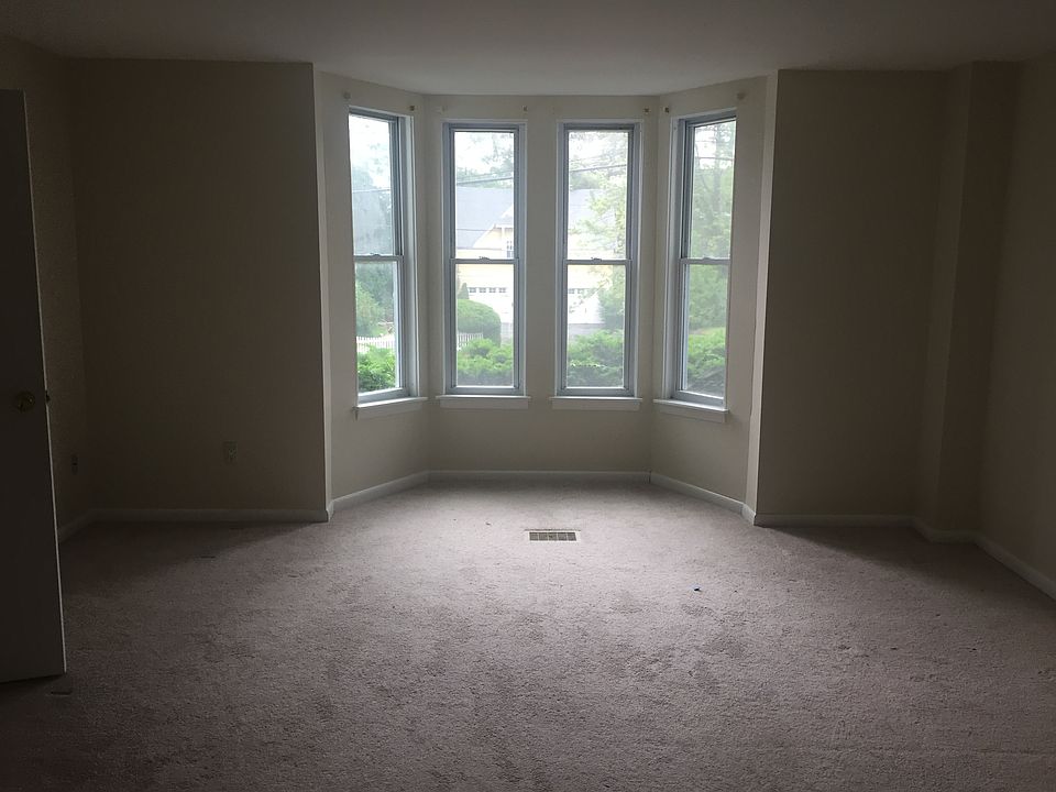 2nd image of 365 Bridge St #1