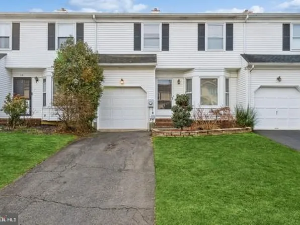 17 Carriage Ln, Englishtown, NJ 07726