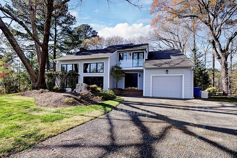 4 bed, 2.5 bath, 2883 sqft, $3,200 — Photo 3