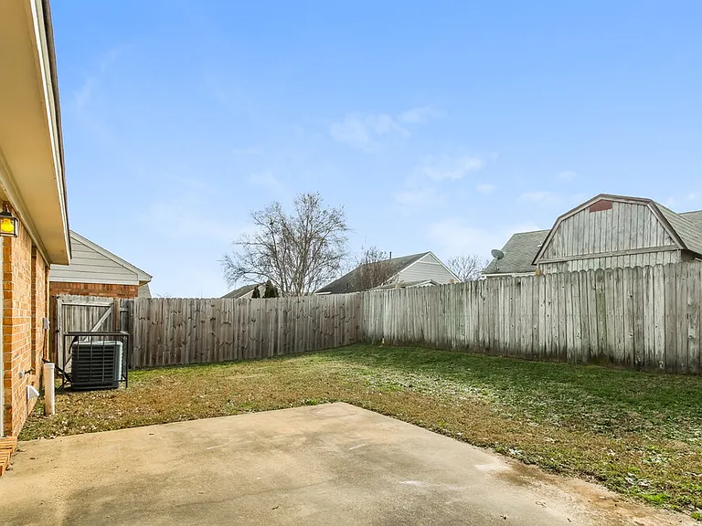 799 Grant Dr — Photo 15