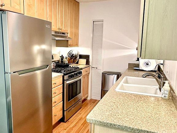5th image of 11 Ethel Ave APT 4