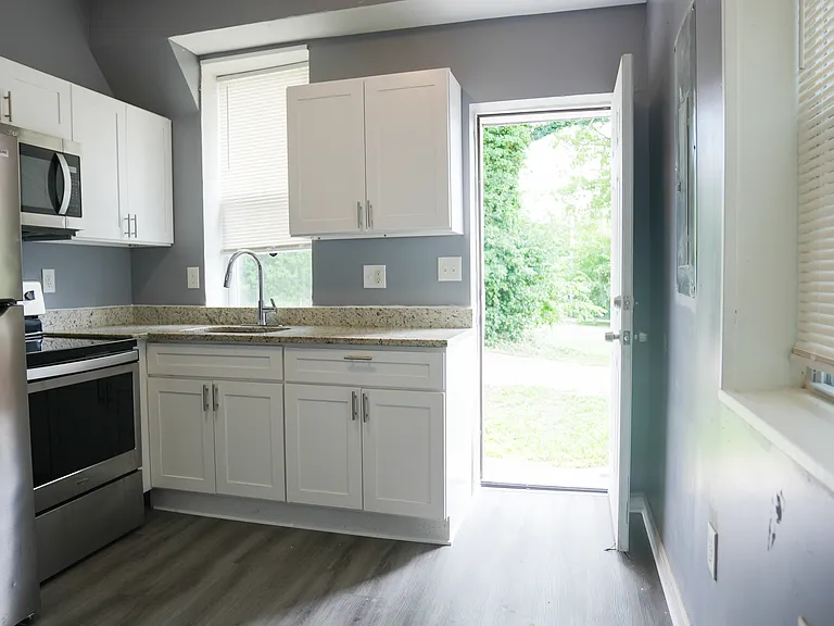 1321 W Lafayette Ave — Photo 9