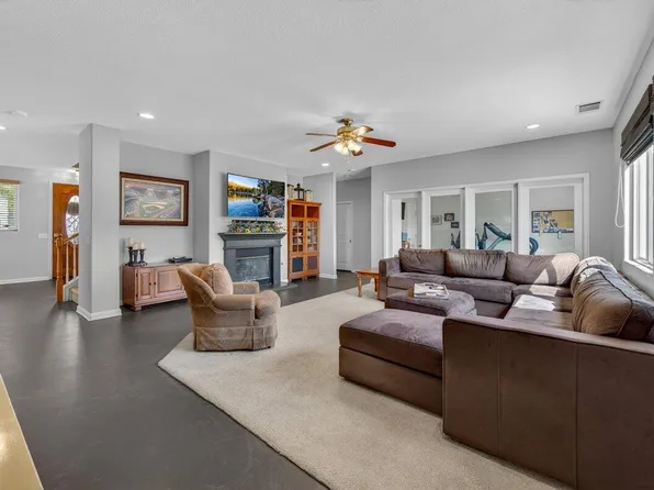 5821 W Sunnyview Avenue, Visalia, CA 93291