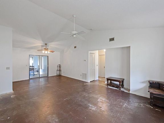 4th image of 202 Palmwood Dr