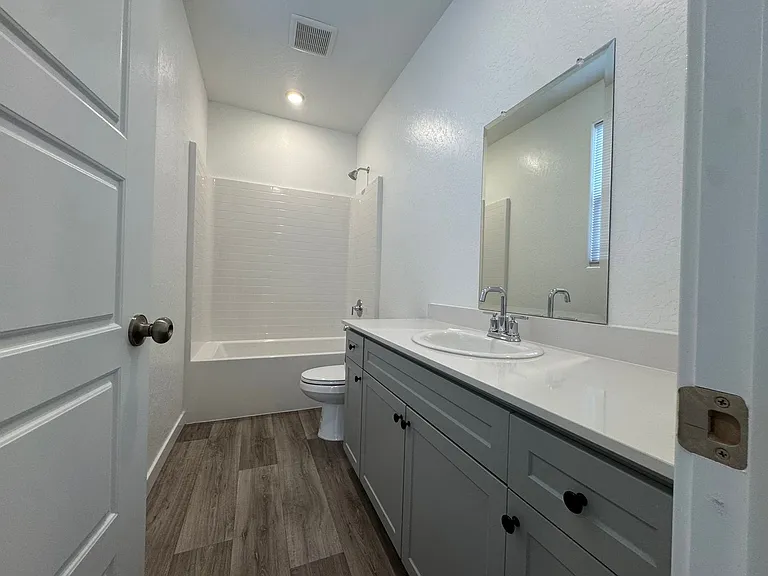 997 W Pioneer Dr — Photo 30