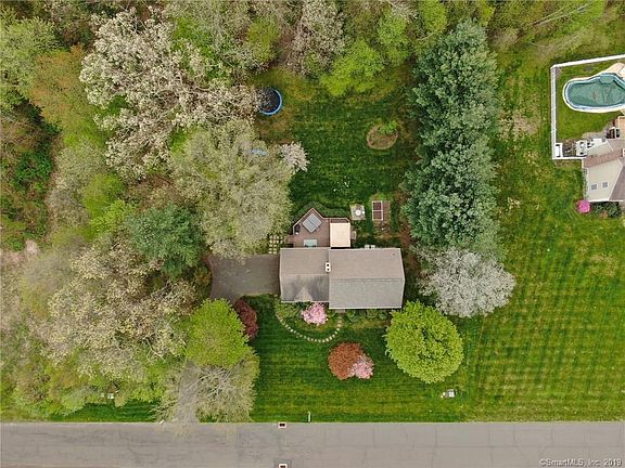 5th image of 11 Brighton Dr