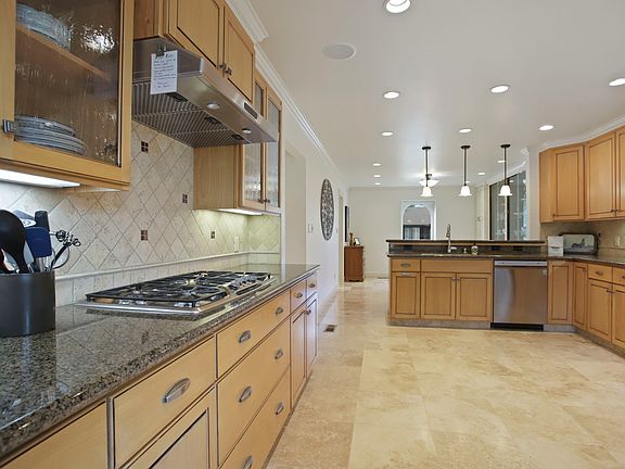 4th image of 2925 Park Oak Dr
