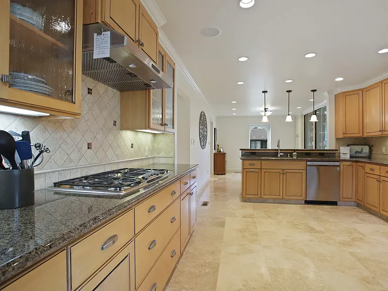 2925 Park Oak Dr — Photo 4