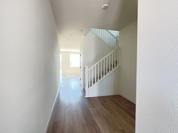 5th image of 10127 Yanna Way