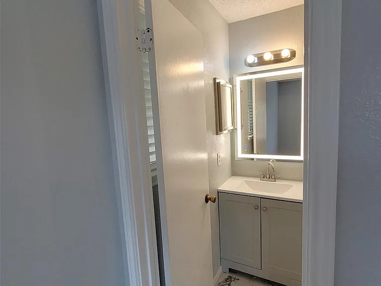 1306 York Castle Dr #B — Photo 12