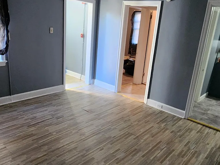 3208 W 10th St — Photo 5