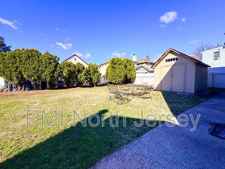 227 Washington Ave — Photo 32