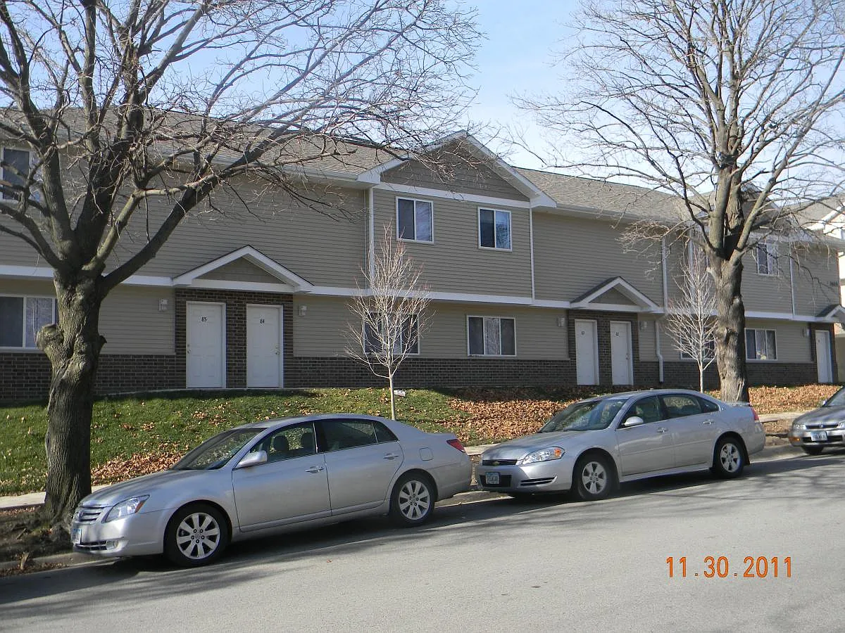 4 bed, 1400 sqft, $1,500 — Photo 1