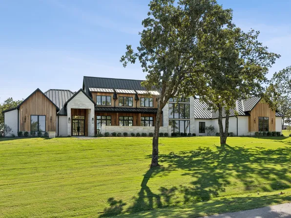 200 Russell Rd, Hudson Oaks, TX 76087