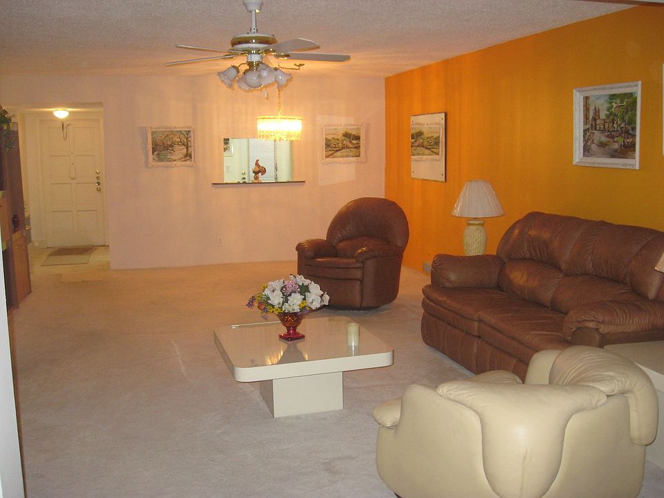 Living/Dining Area