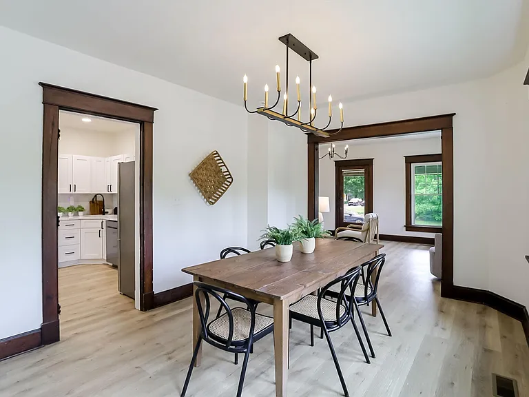 910 Sanders St — Photo 14