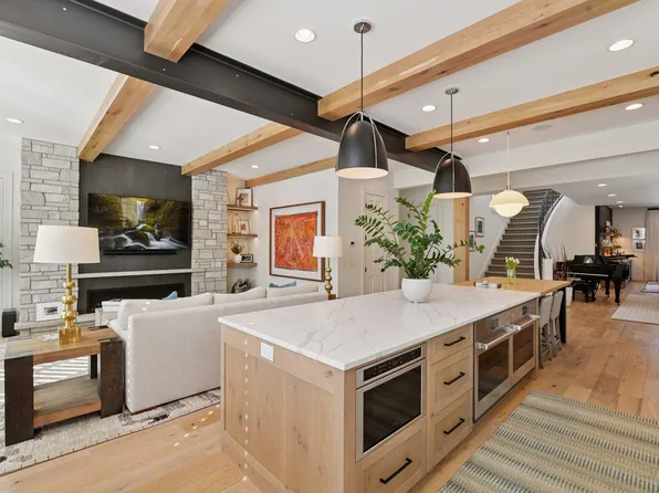 715 Rice St E, Wayzata, MN 55391