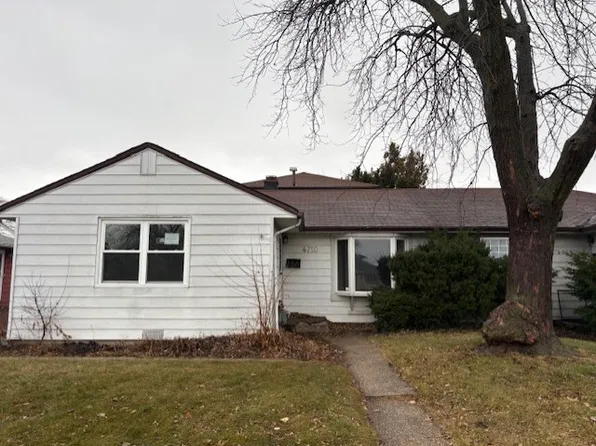 4710 W 88th Pl, Hometown, IL 60456