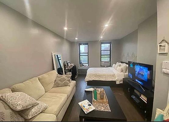 2nd image of 320 E 126th St APT 5H