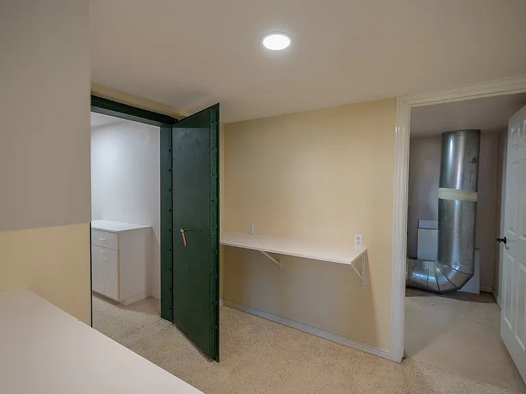 2541 W Spilsbury Ct — Photo 45