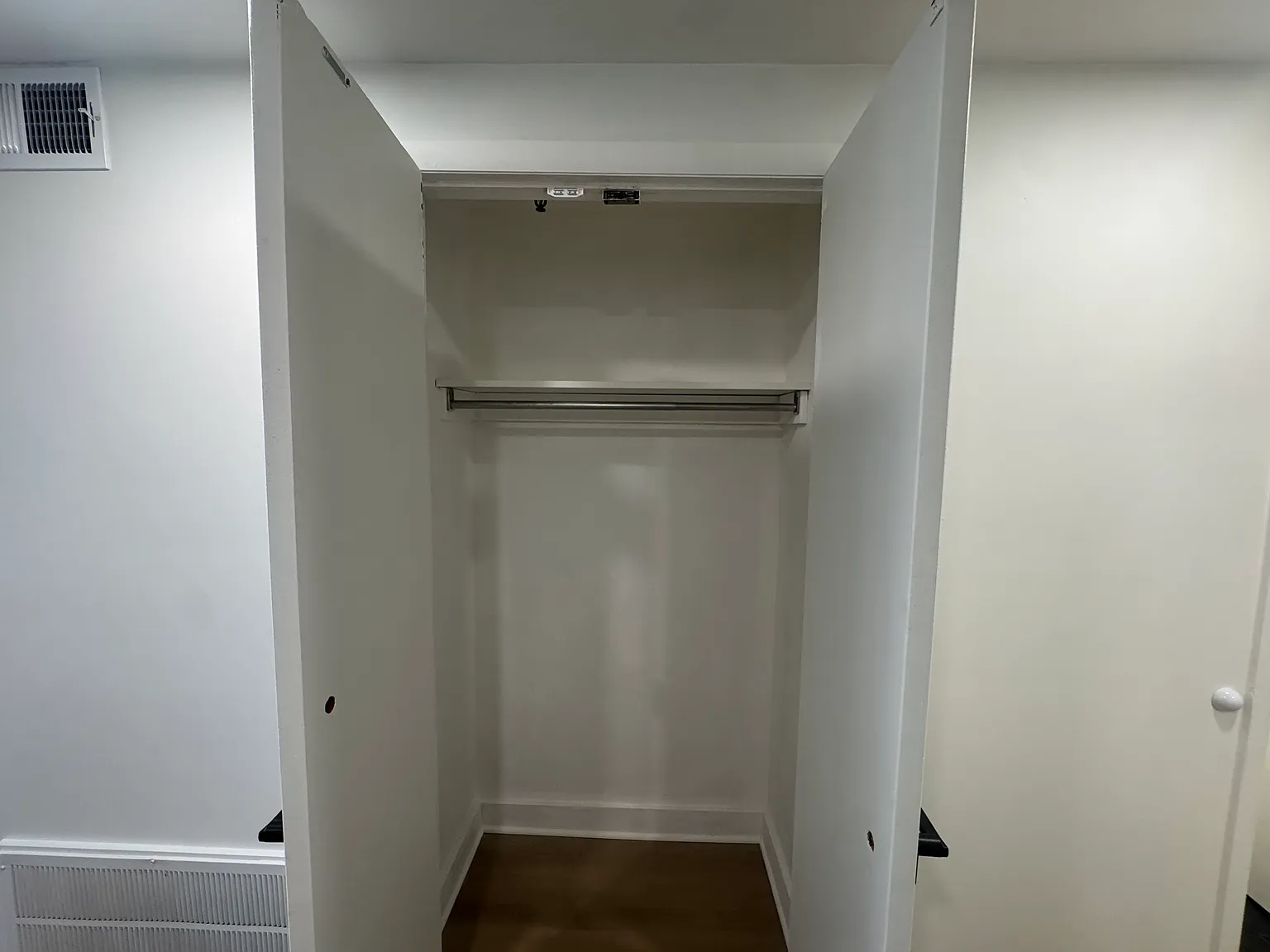Studio, 325 sqft, $1,075 — Photo 3