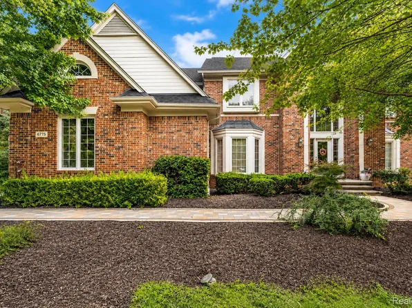 6775 Carlyle Xing, West Bloomfield, MI 48322