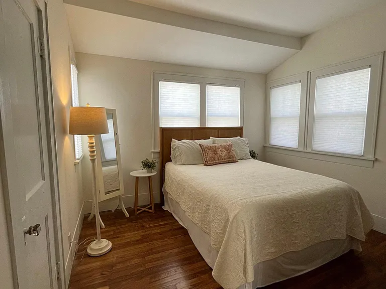 1242 N Coolidge Ave — Photo 9