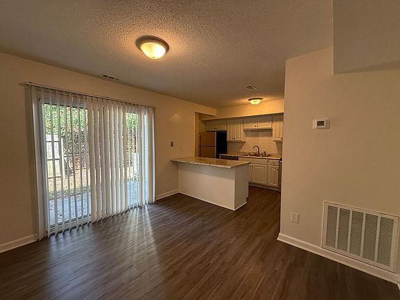 4th image of 506 Myrtlewood Cir
