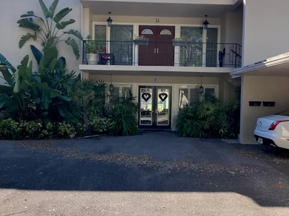 11 Country Club Dr #11, Largo, FL 33771