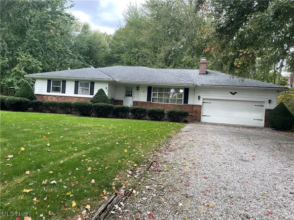 7815 Cemetery Rd, Vermilion, OH 44089