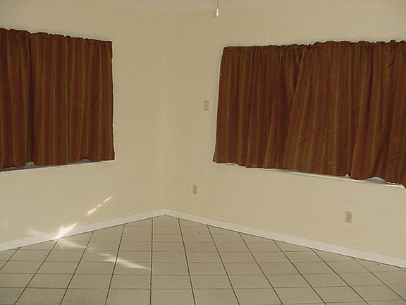 5th image of 2582 NE Myrtle St