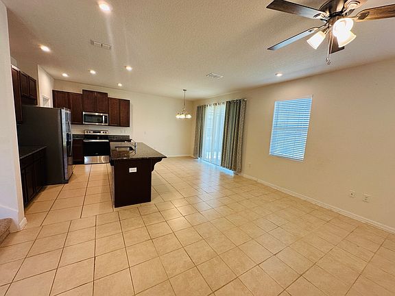 4th image of 2482 Empress Dr