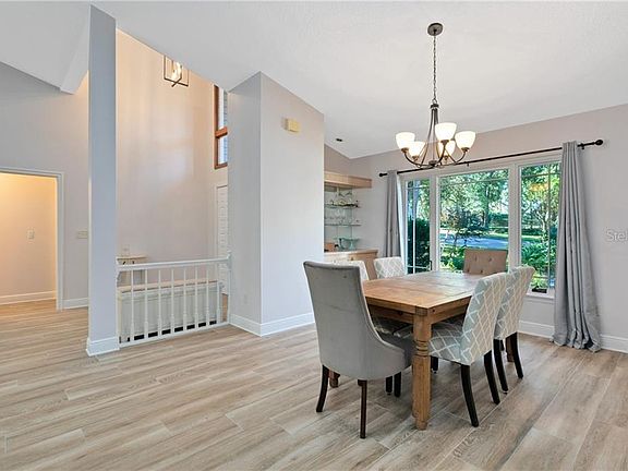 4th image of 632 Longmeadow Cir