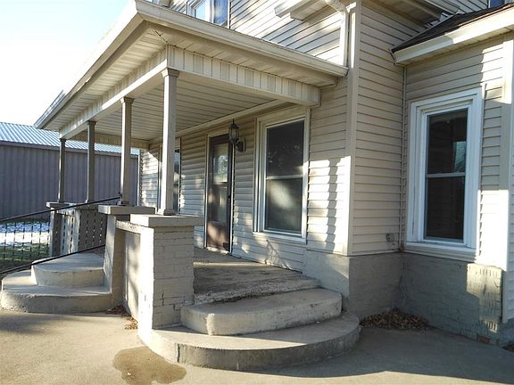 3rd image of 4416 Lincolnway E