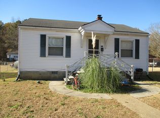 213 Gravatt Ave, Blackstone, VA 23824