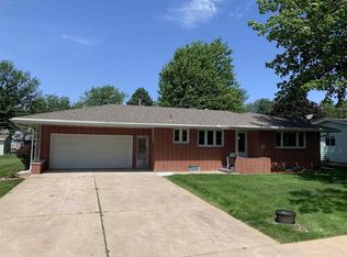 161 S 6th St, David City, NE 68632