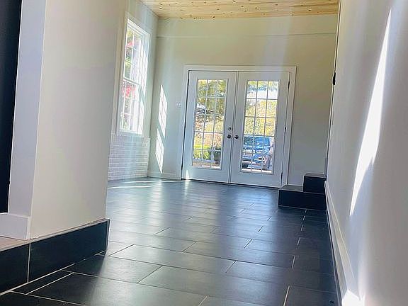 3rd image of 112 Park Ln