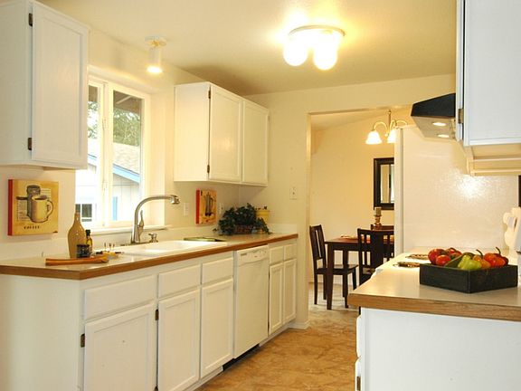 4th image of 16003 SE 323rd St