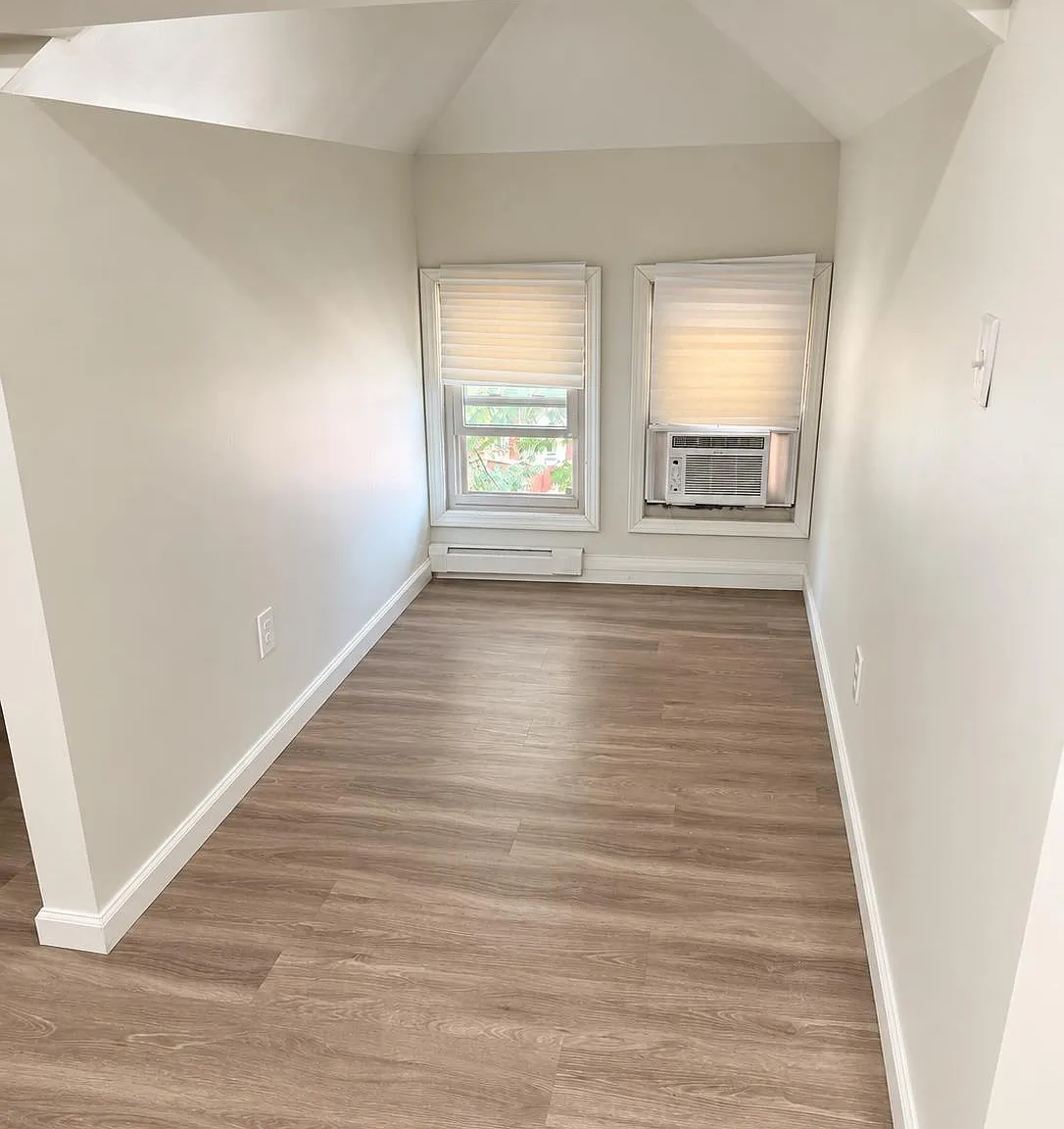 Studio, 1.0 bath, 475 sqft, $950 — Photo 4