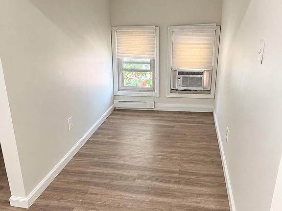 4th image of 1533 W Hancock St #3W
