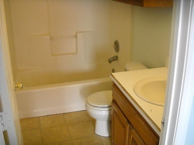 2nd image of 105 N Adams St