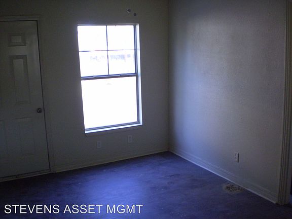 4th image of 517 1/2 Stoner Ave