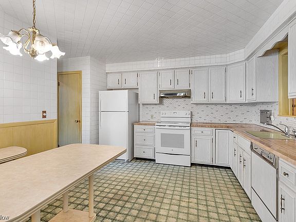 5th image of 4464 Hillcroft Dr