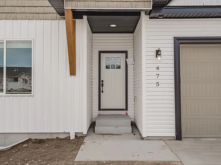 475 E River Ln — Photo 1