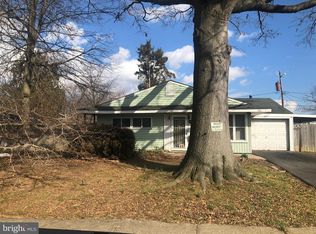 10 Meadow Ln, Newark, DE 19713