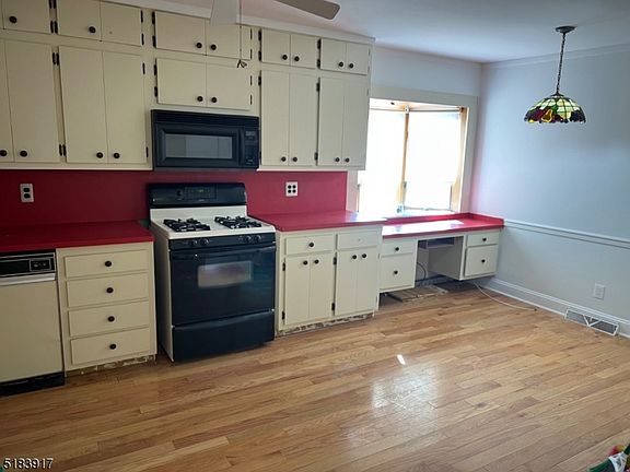 3rd image of 56 Sherwood Ave