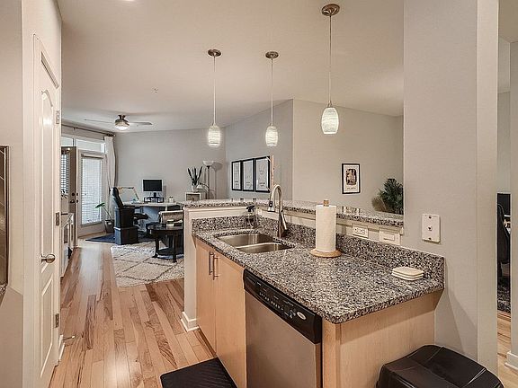 4th image of 390 17th St NW Unit 4030
