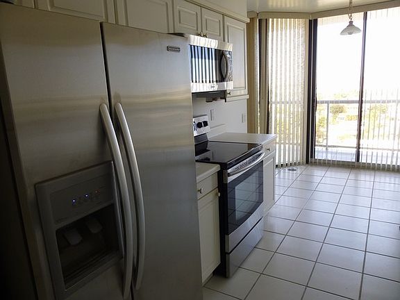 4th image of 3640 Yacht Club Dr APT 1403