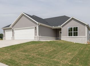 141 Magazine St, Prairie Grove, AR 72753