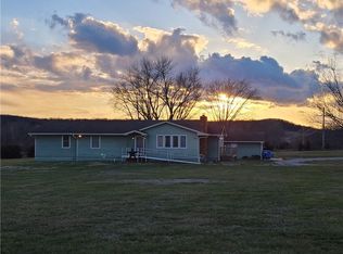 21829 Parallel Rd, Tonganoxie, KS 66086